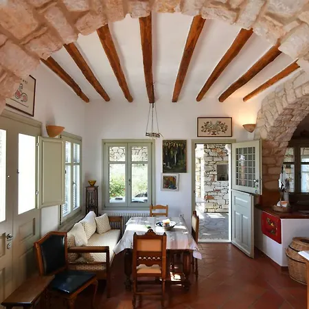Paros Selana * Naousa